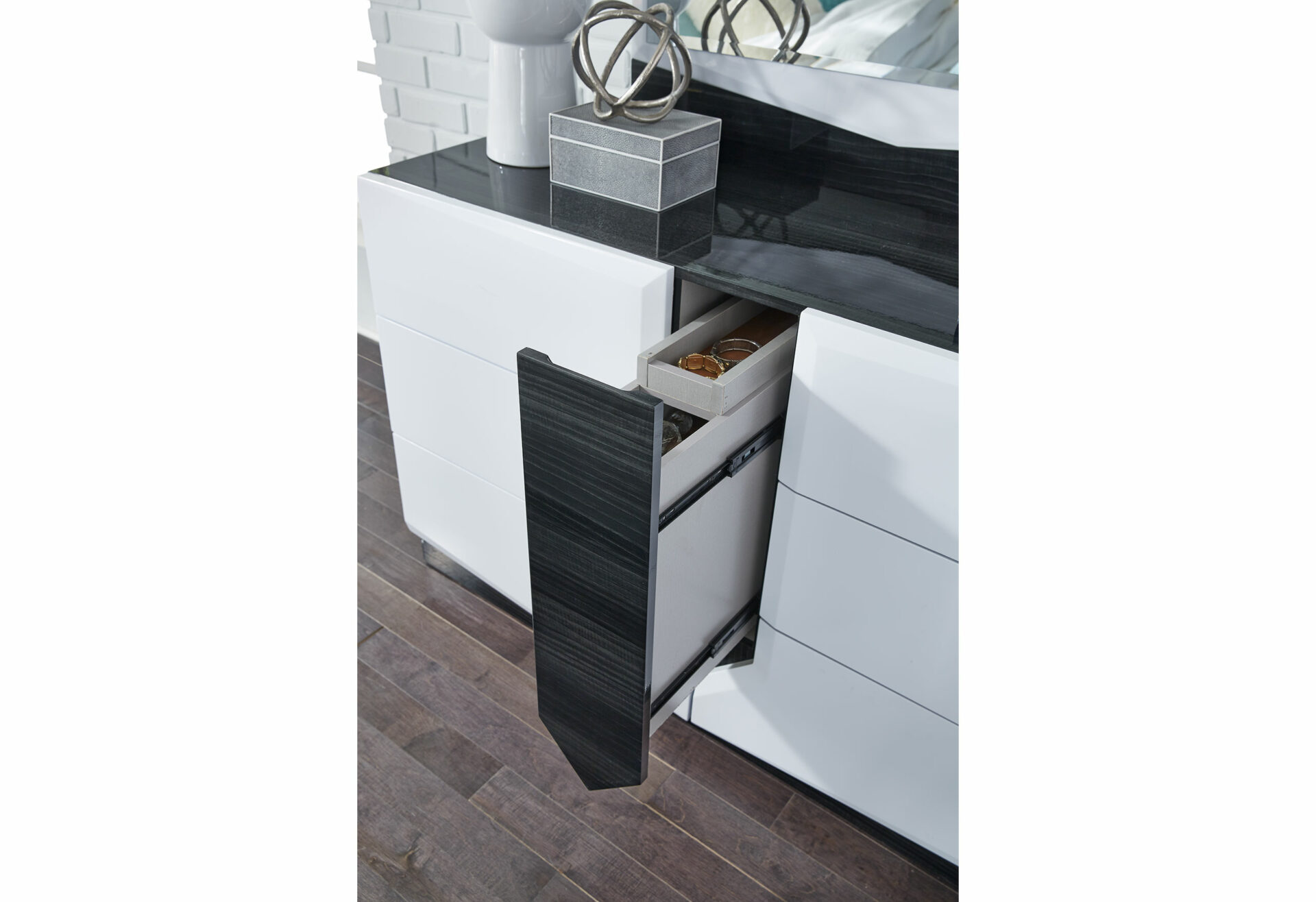 HUDSON-CNTR-DR-DETAIL-RSC