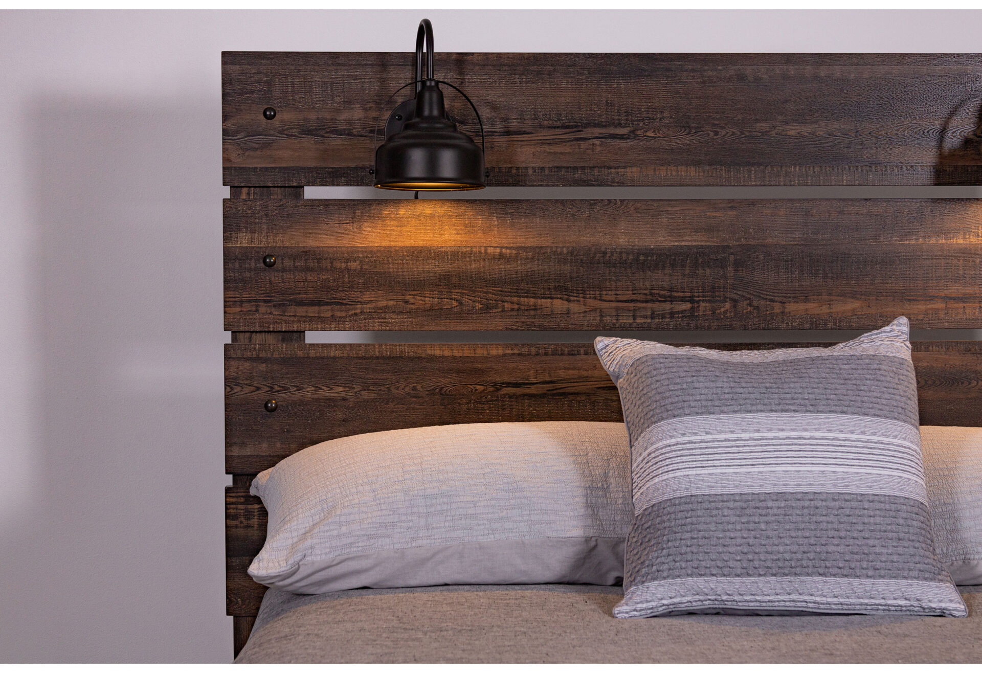 Linwood-Dark-Oak-HB-Detail